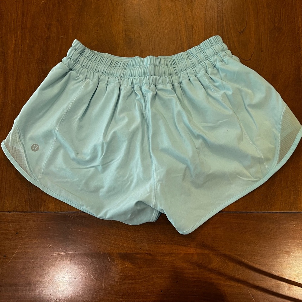 lululemon hotty hot short 2.5”